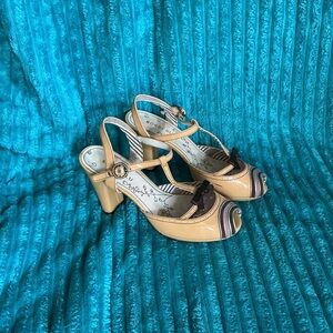 Retro style heels. Bobbi Blu.